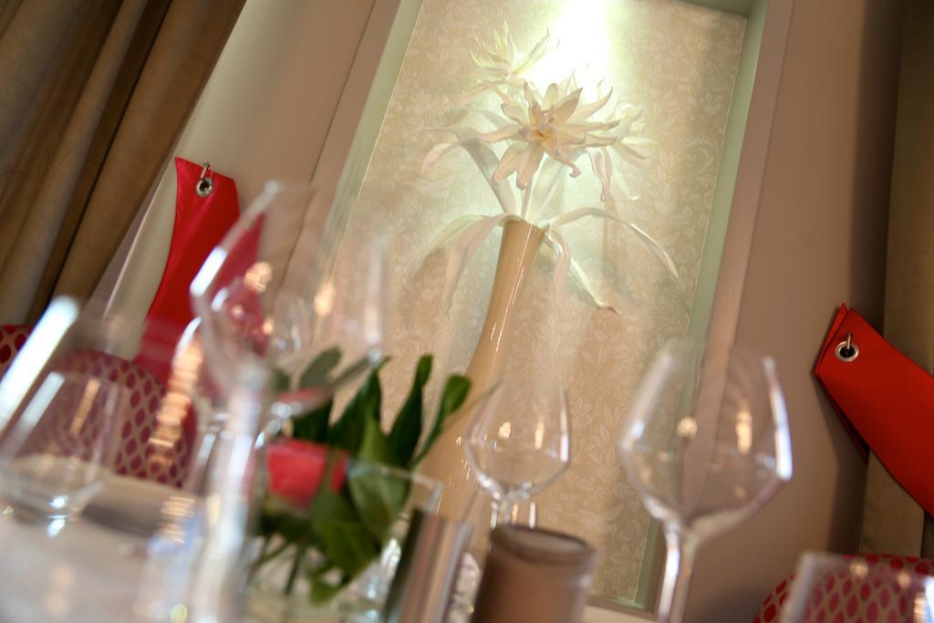 Hotel Restaurant Le Lion D'Or Saint-Hilaire-du-Harcouët Εξωτερικό φωτογραφία
