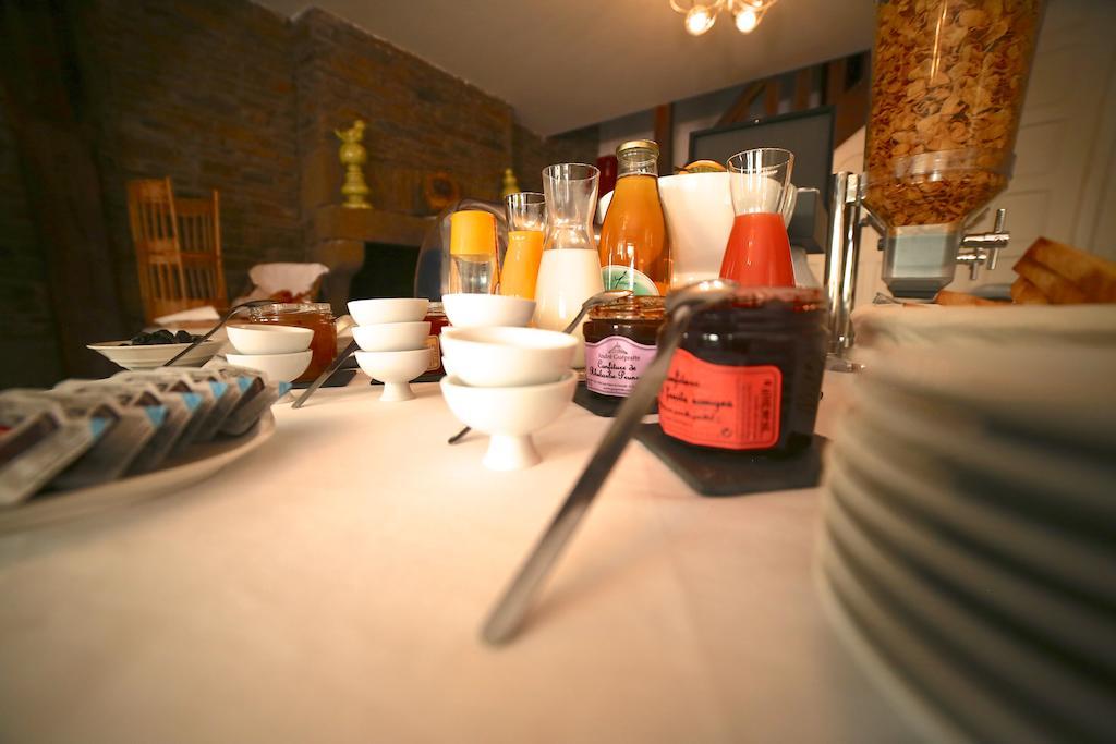 Hotel Restaurant Le Lion D'Or Saint-Hilaire-du-Harcouët Εξωτερικό φωτογραφία