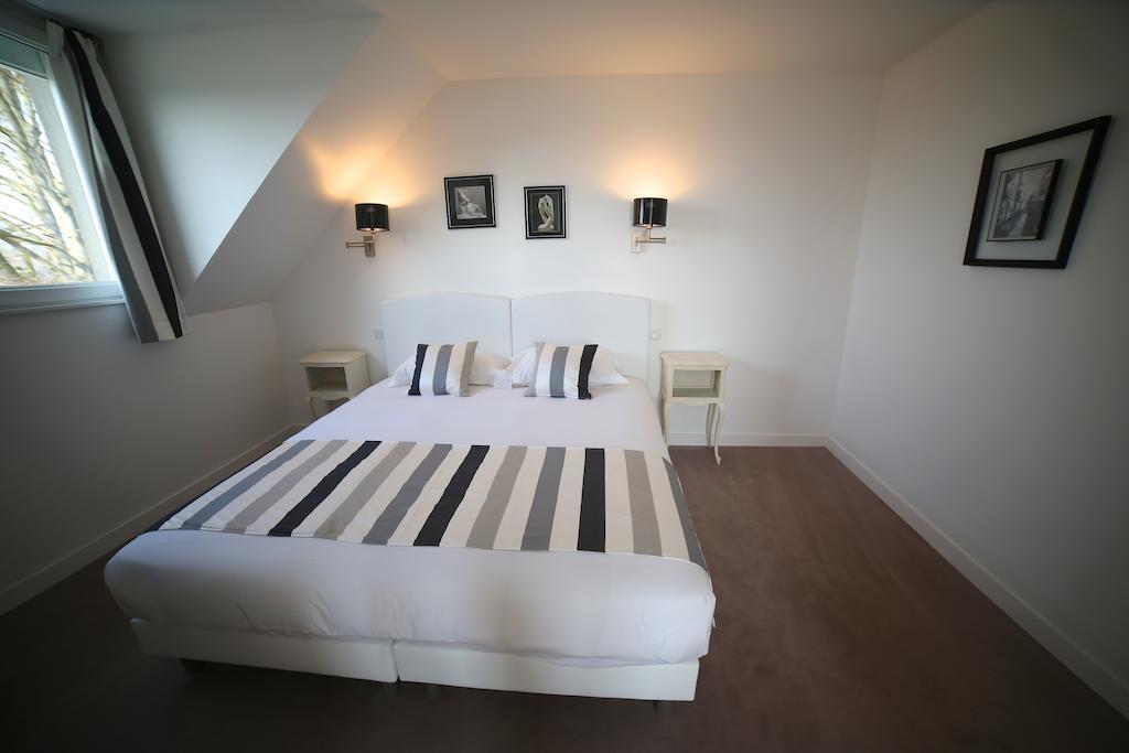 Hotel Restaurant Le Lion D'Or Saint-Hilaire-du-Harcouët Δωμάτιο φωτογραφία