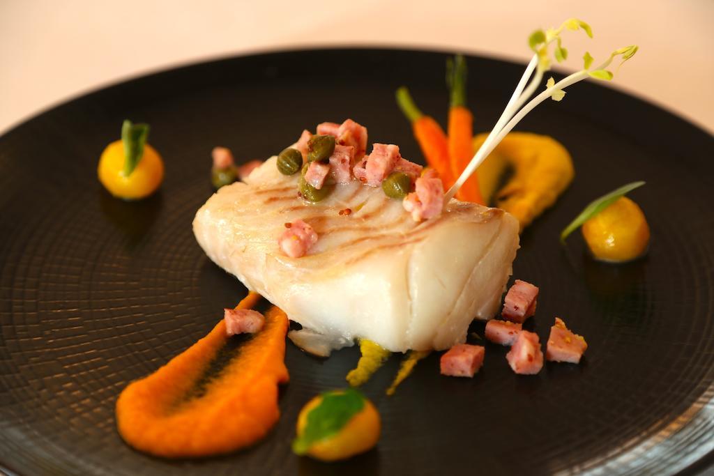 Hotel Restaurant Le Lion D'Or Saint-Hilaire-du-Harcouët Εξωτερικό φωτογραφία