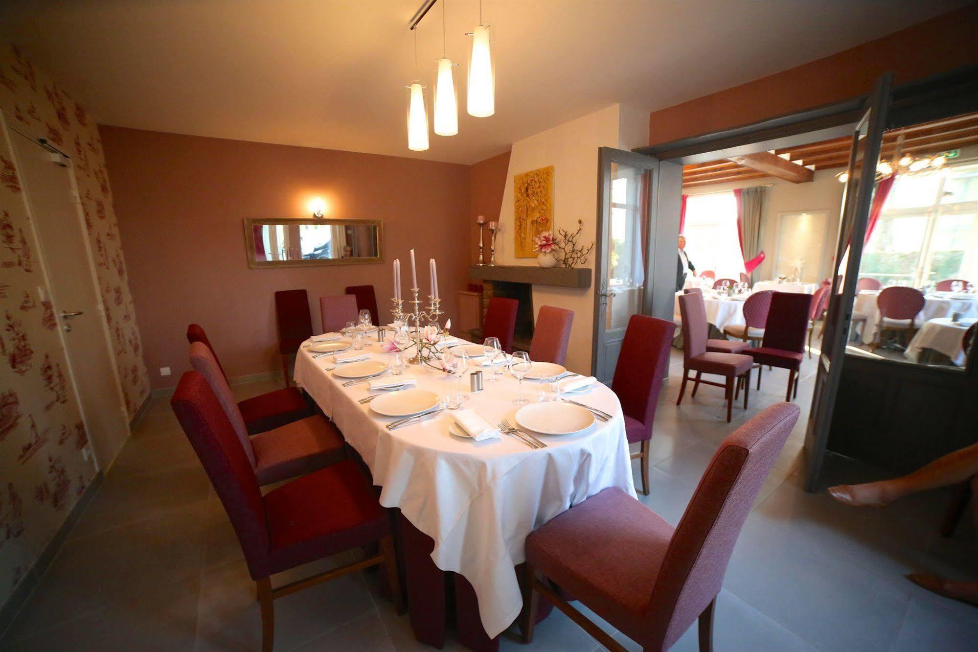 Hotel Restaurant Le Lion D'Or Saint-Hilaire-du-Harcouët Εξωτερικό φωτογραφία