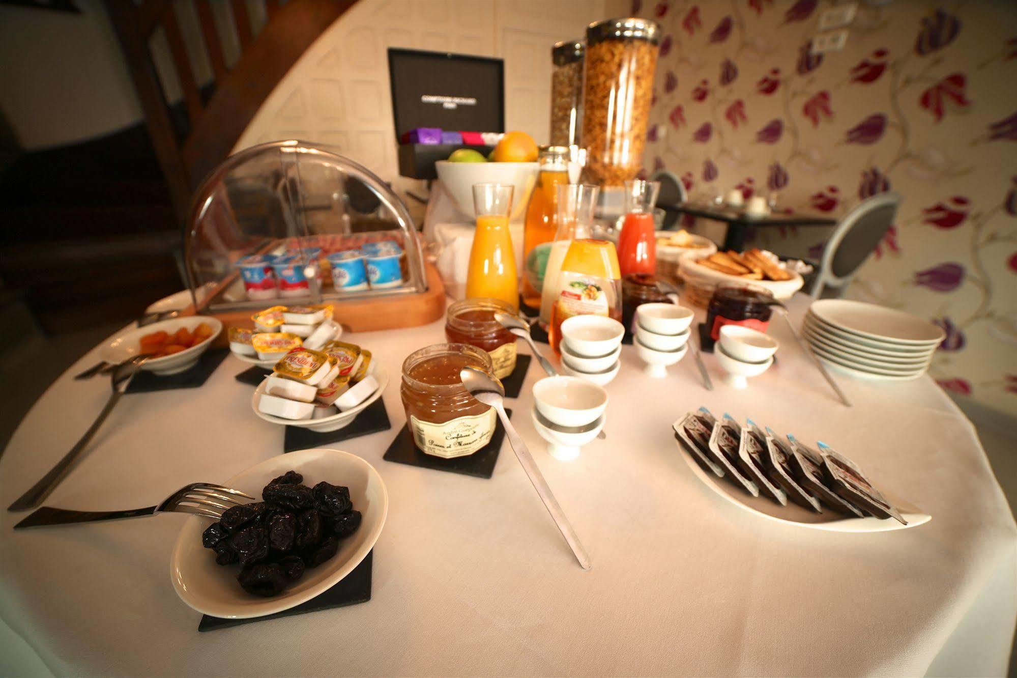 Hotel Restaurant Le Lion D'Or Saint-Hilaire-du-Harcouët Εξωτερικό φωτογραφία
