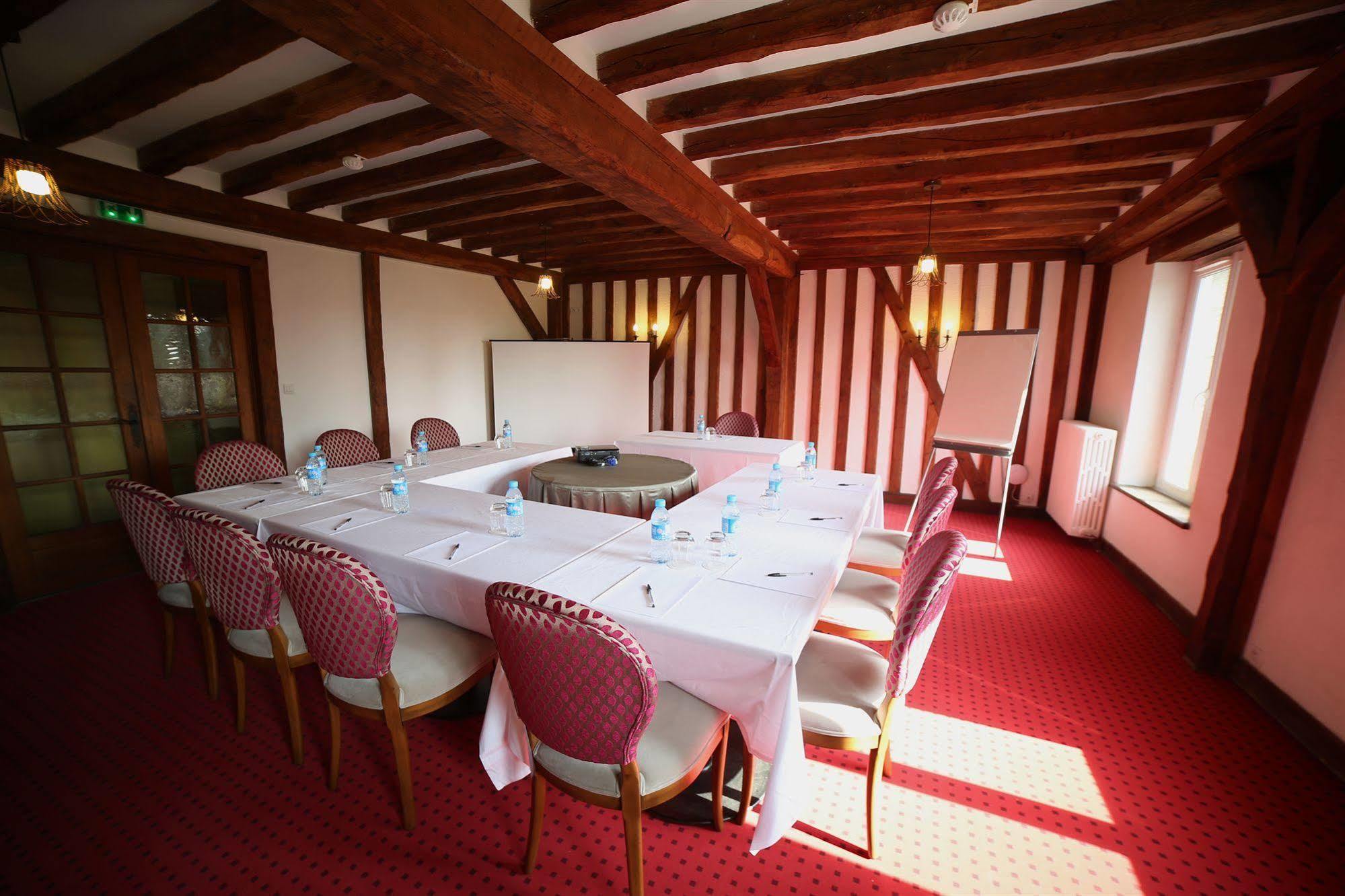 Hotel Restaurant Le Lion D'Or Saint-Hilaire-du-Harcouët Εξωτερικό φωτογραφία